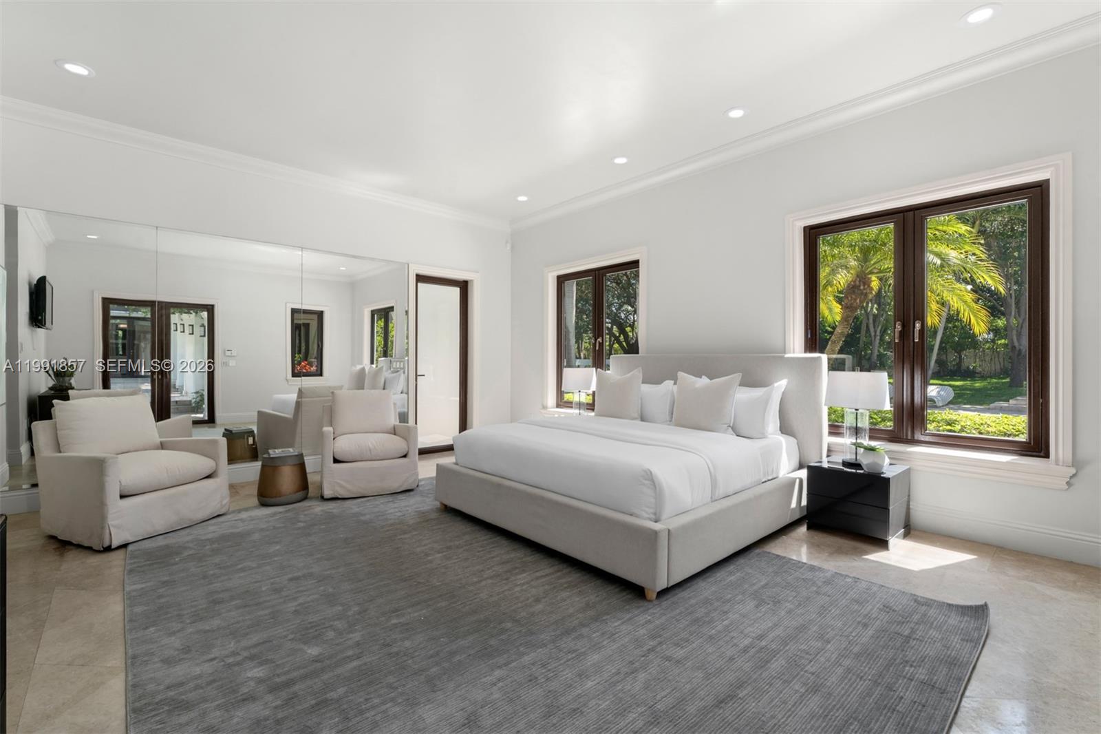 TOWN & RANCH ESTS - Residential