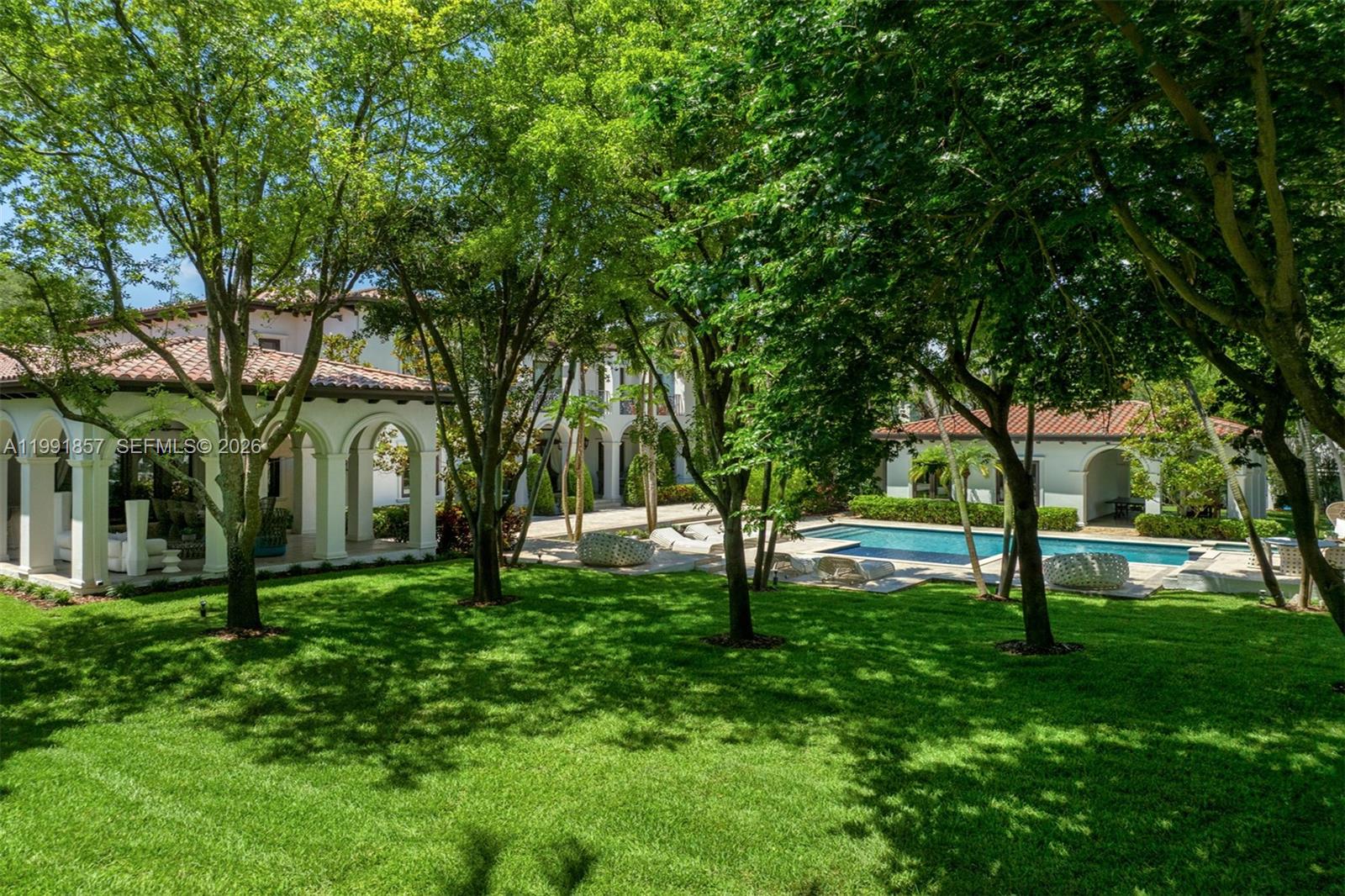 TOWN & RANCH ESTS - Residential
