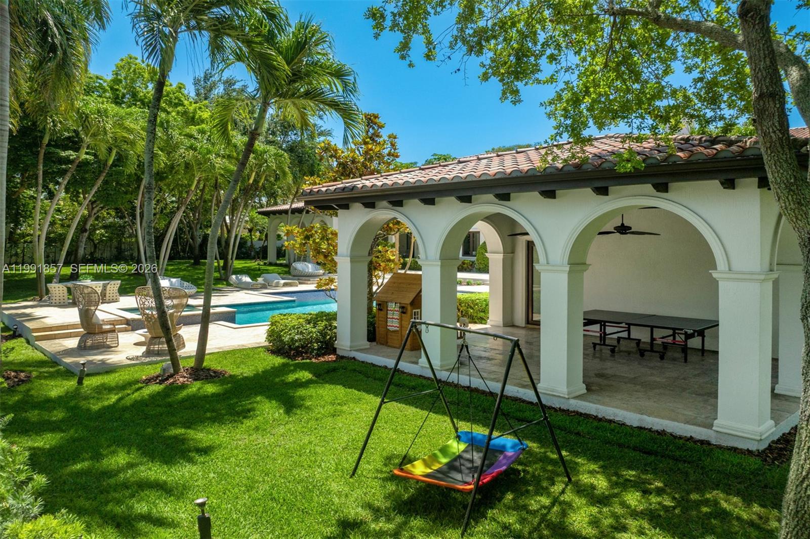 TOWN & RANCH ESTS - Residential