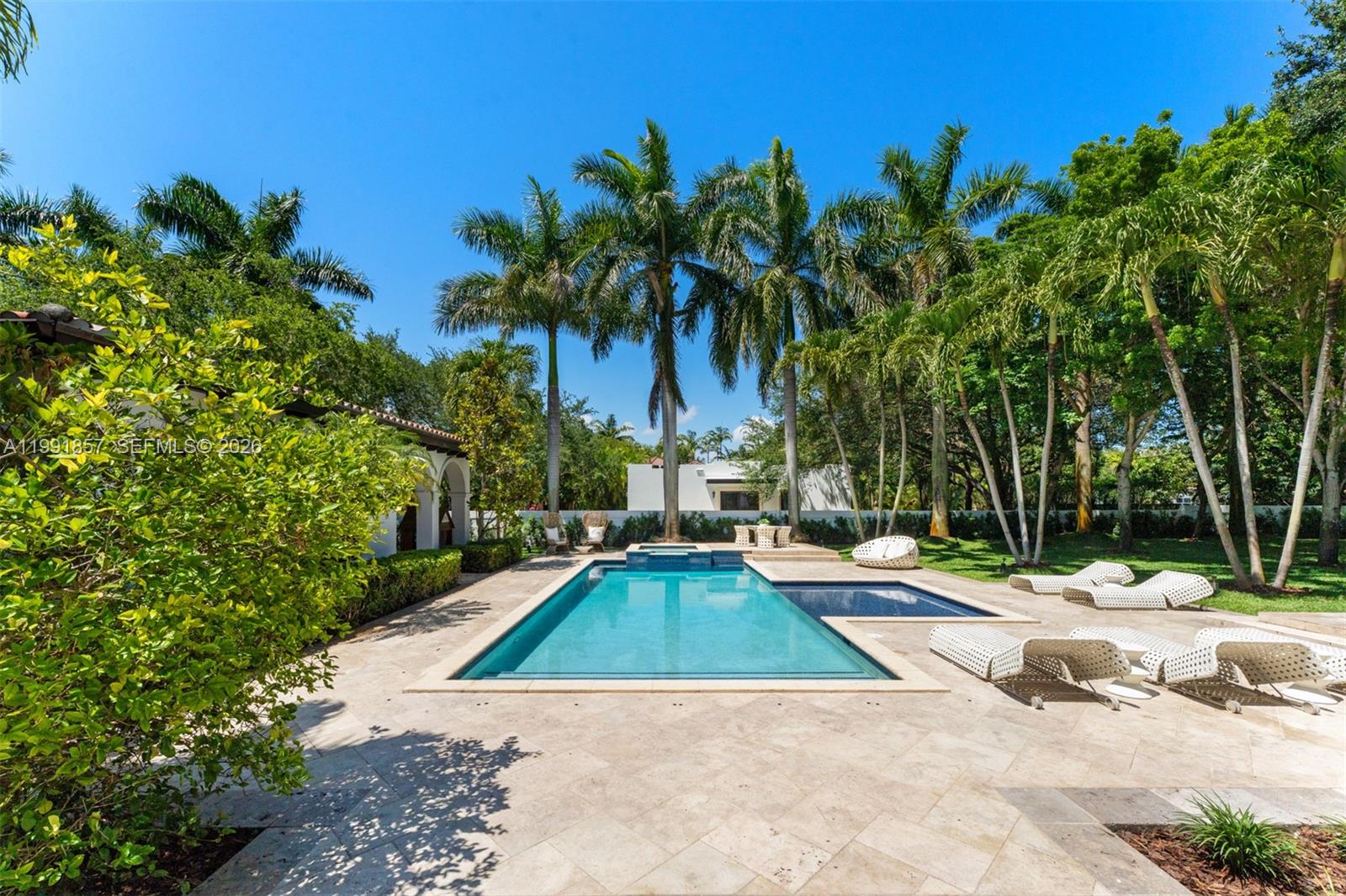 TOWN & RANCH ESTS - Residential