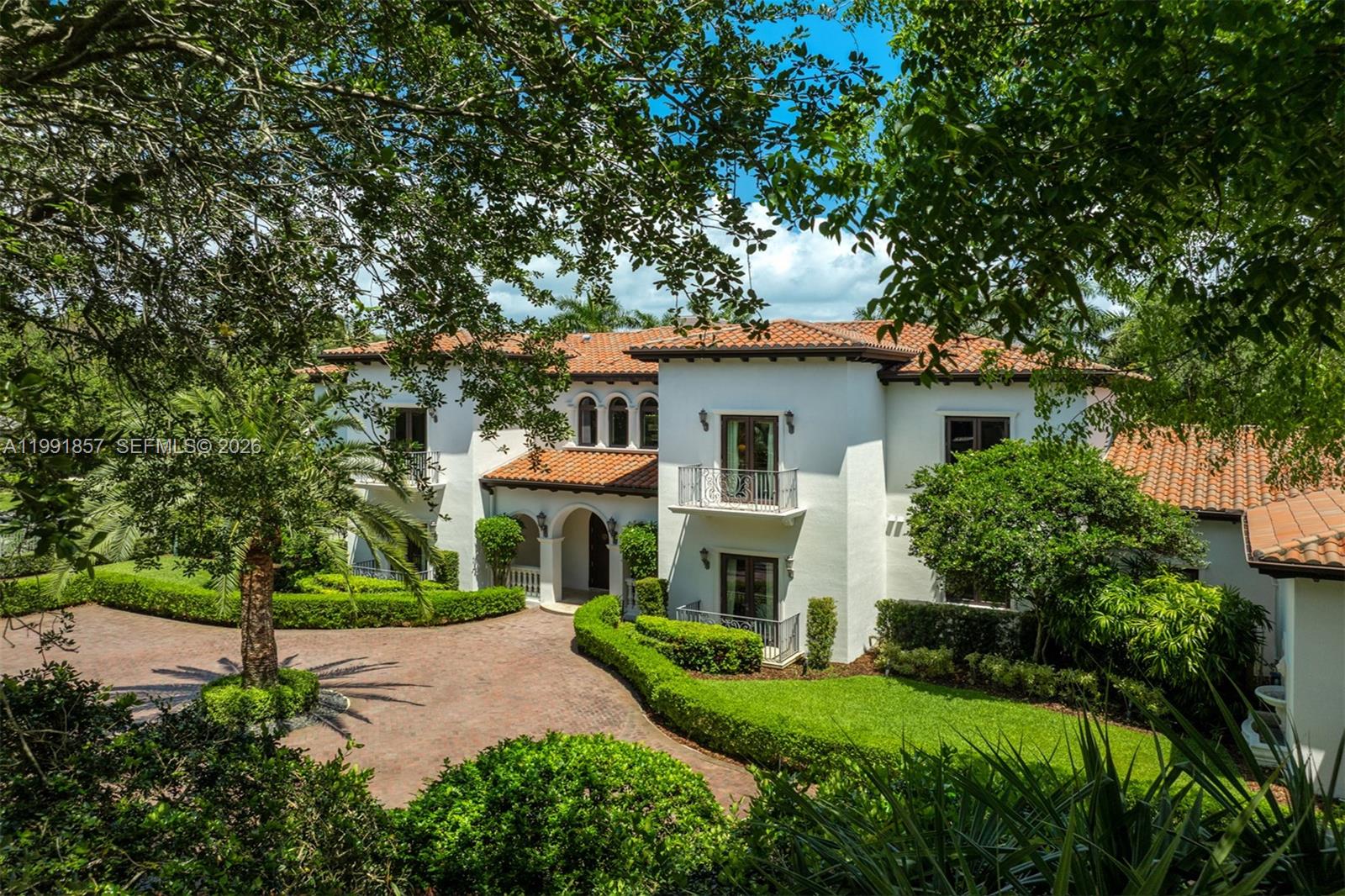 TOWN & RANCH ESTS - Residential