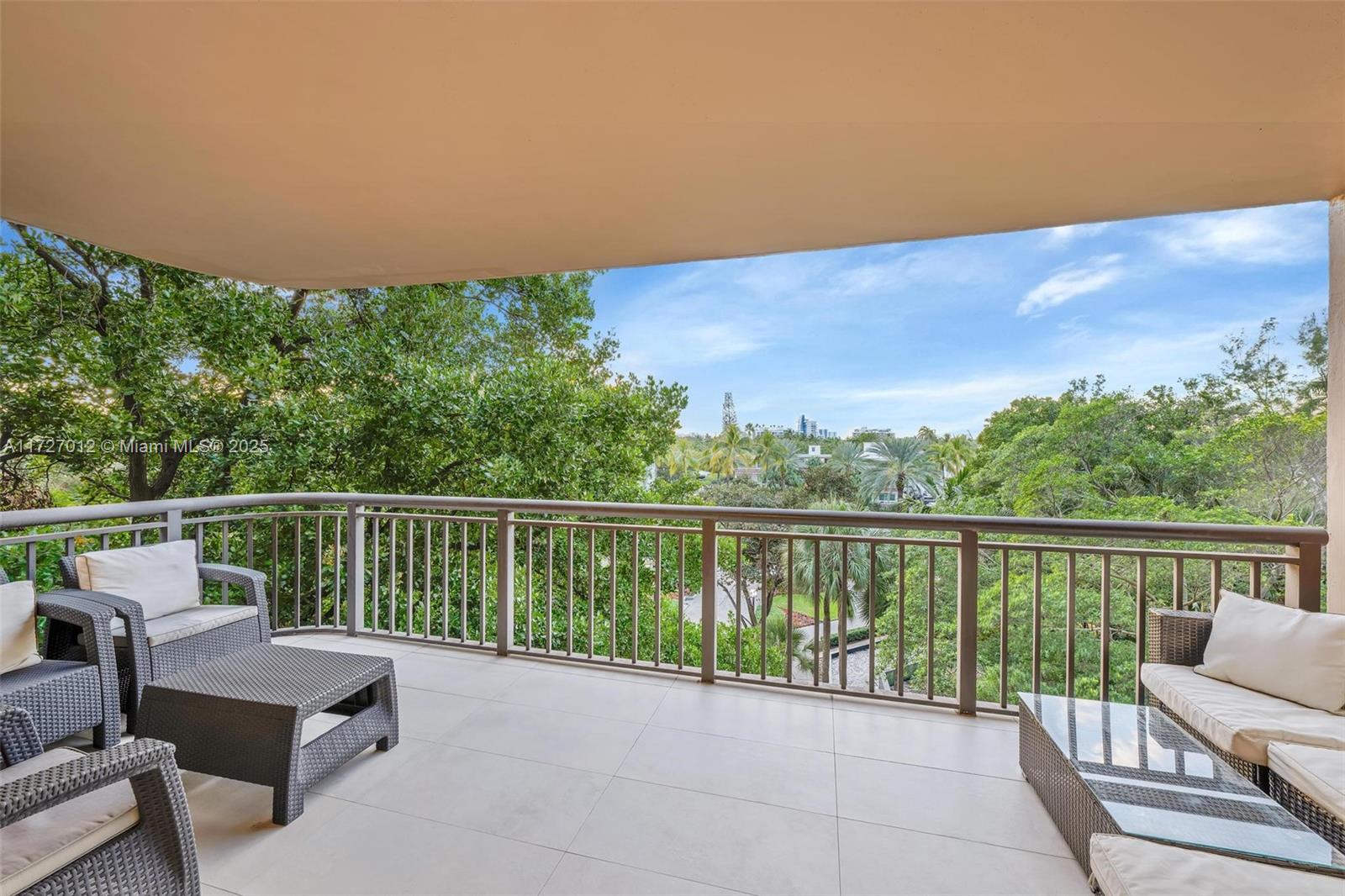10175 Collins Ave 308