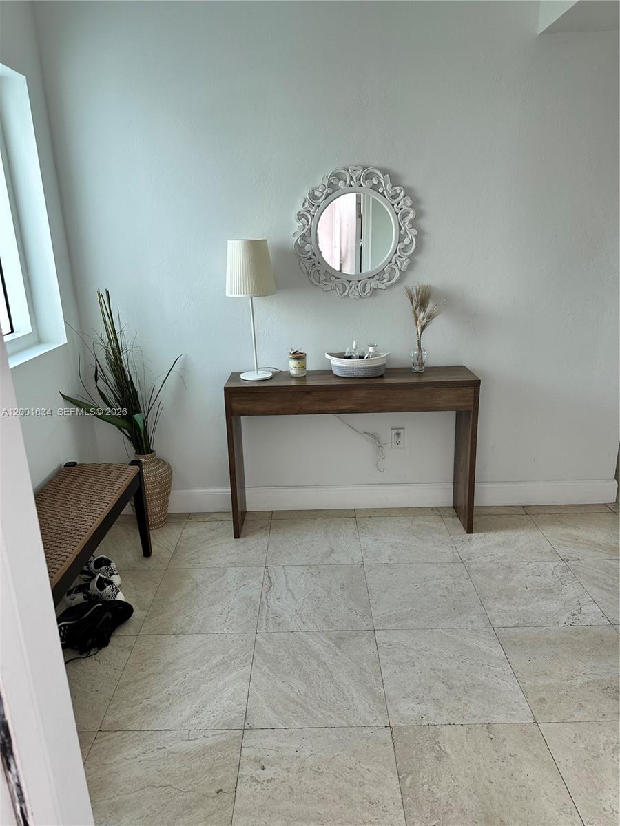 THE OAKS I CONDO - Residential Lease