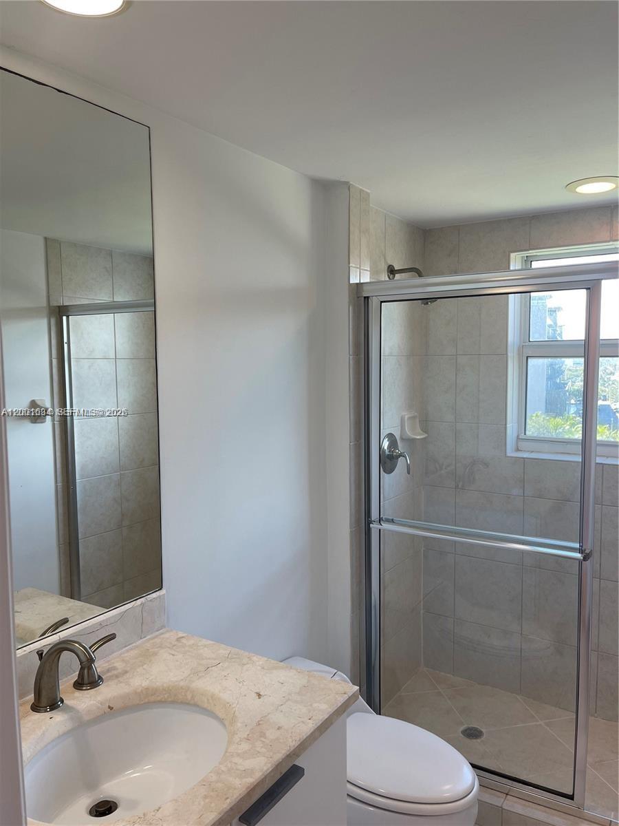 THE OAKS I CONDO - Residential Lease