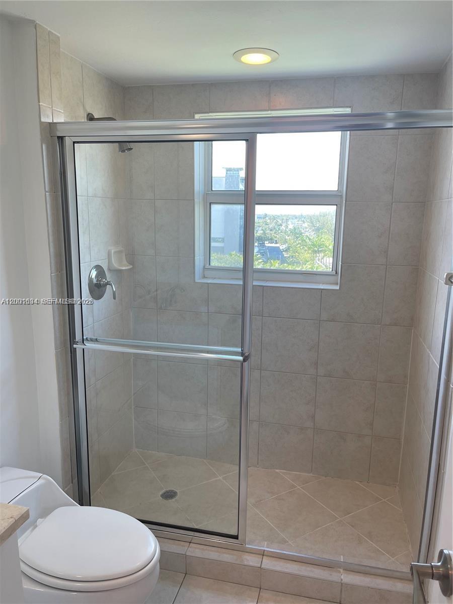 THE OAKS I CONDO - Residential Lease