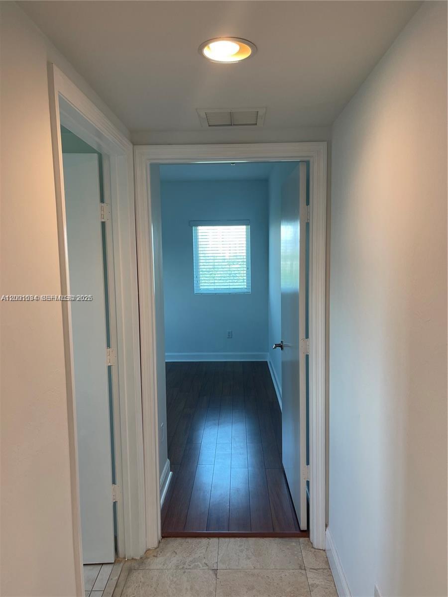 THE OAKS I CONDO - Residential Lease