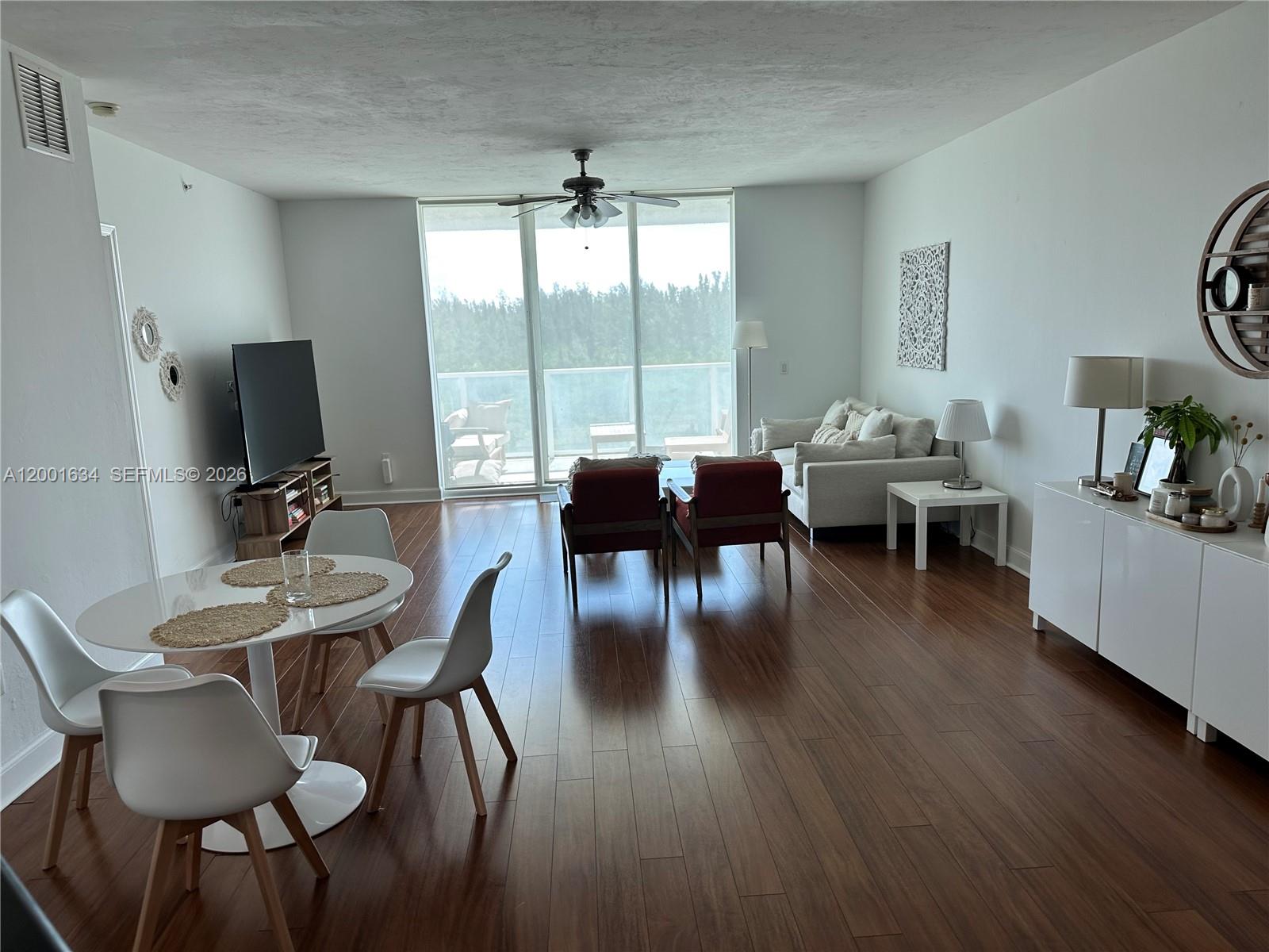 THE OAKS I CONDO - Residential Lease