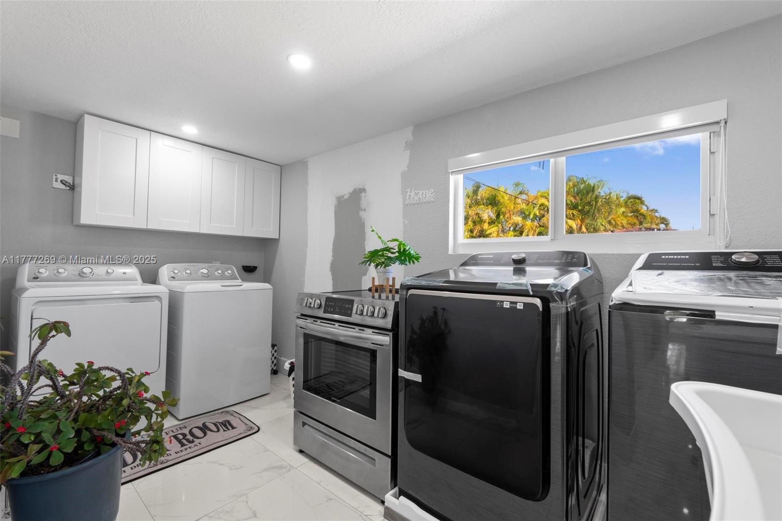 TROPICAL GARDENS ESTATES - Residential