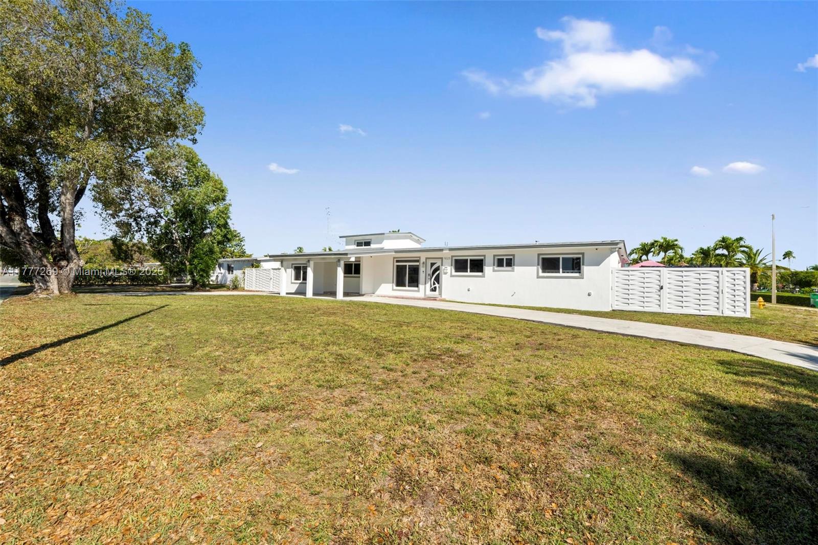 9025 Sw 56th St, Miami, Broward County, Florida - 6 Bedrooms  
5 Bathrooms - 