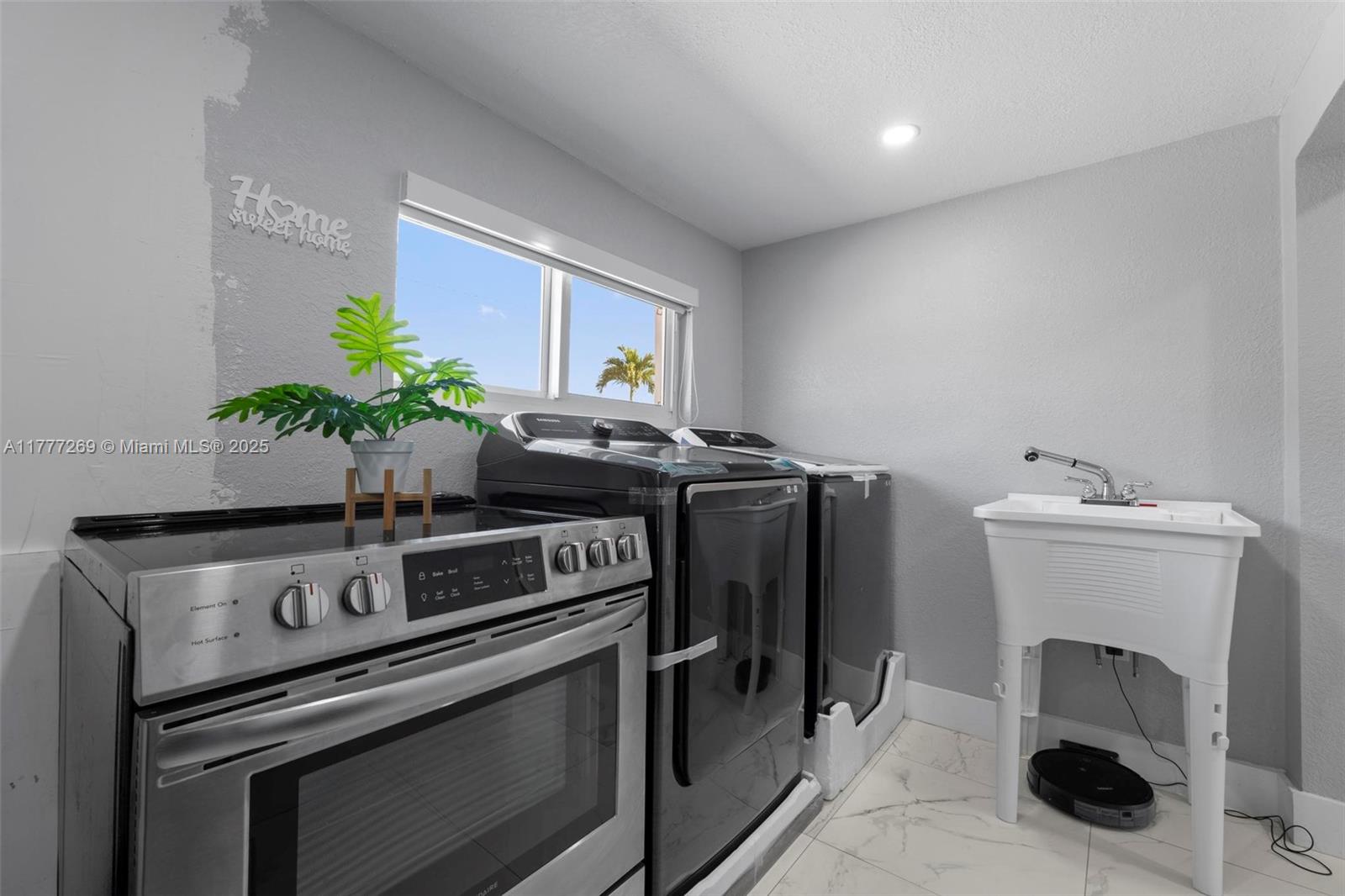 TROPICAL GARDENS ESTATES - Residential