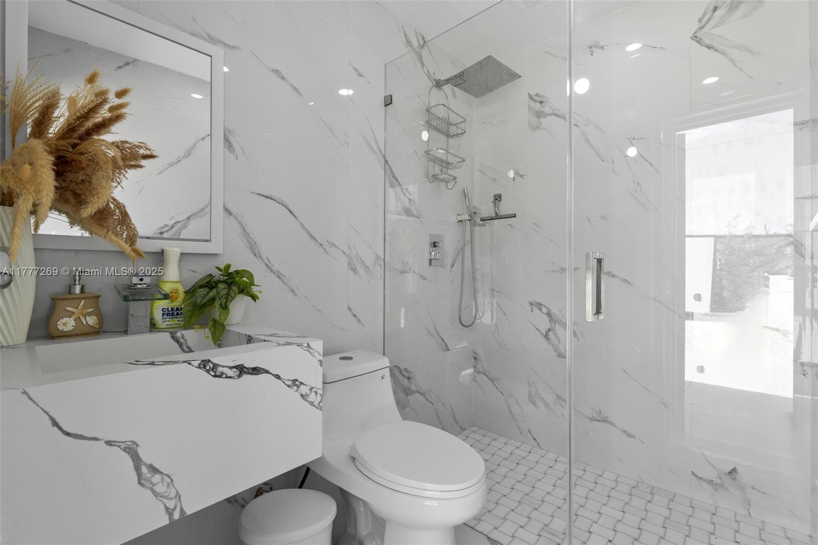 TROPICAL GARDENS ESTATES - Residential