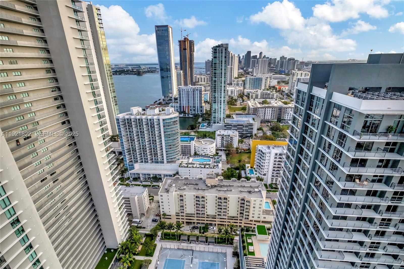 PARAISO BAYVIEWS CONDO - Residential