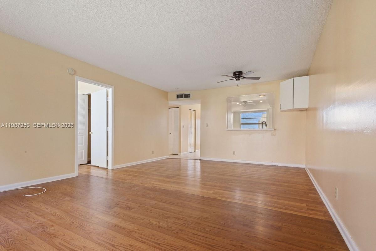 9 OF PALM SPRINGS 2 CONDO - Residential Lease