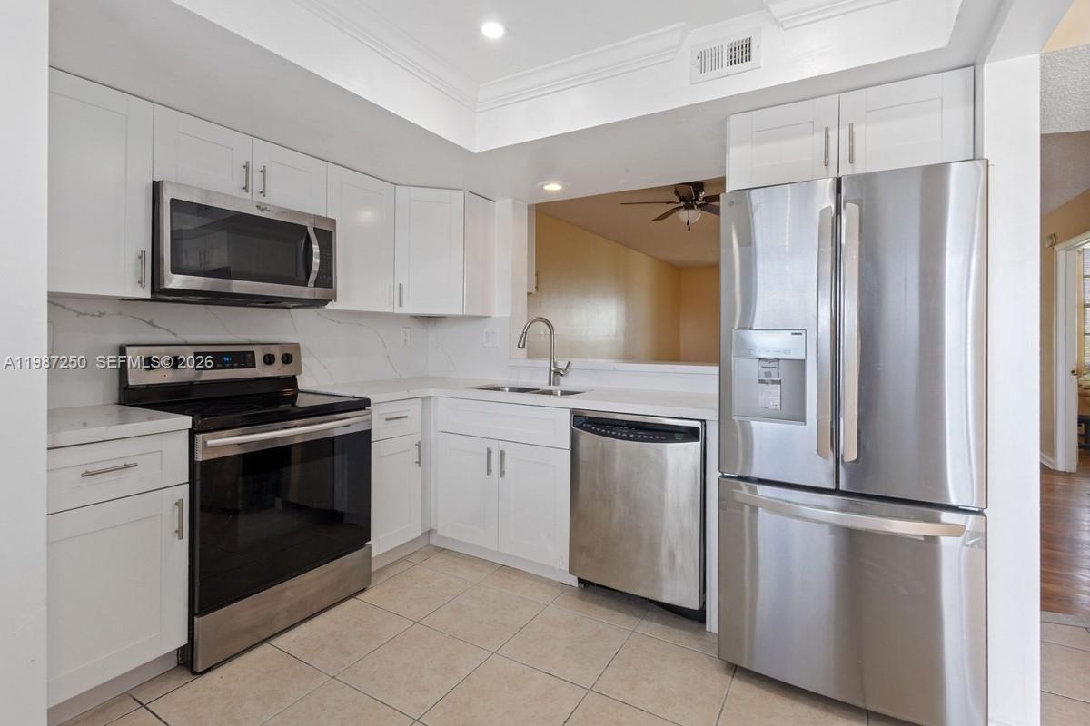 9 OF PALM SPRINGS 2 CONDO - Residential Lease