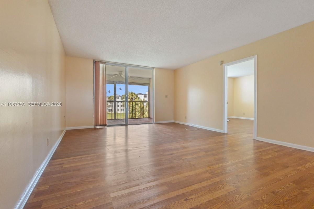 9 OF PALM SPRINGS 2 CONDO - Residential Lease