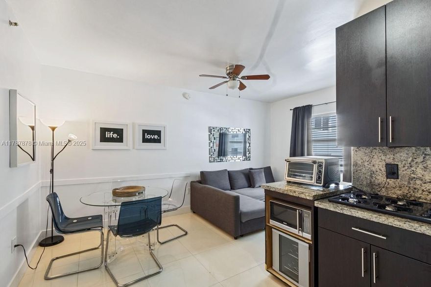 Spectacular 1Bed/ 1 Bath fully remodeled, include furniture. Great investment opportunity with a legal Airbnb permit with private pool and beach access with lounge chairs and umbrellas. Great location, right in the coveted South Point area within a short walk from all of the desired restaurants and bars, without ever needing a car. **INVESTMENT LOCATION** No restrictions
