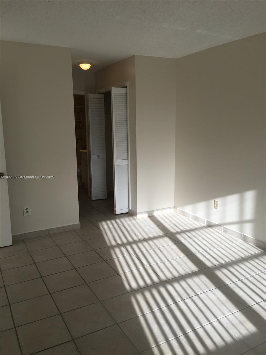 VILLAGE OF KINGS CREEK CO - Residential Lease
