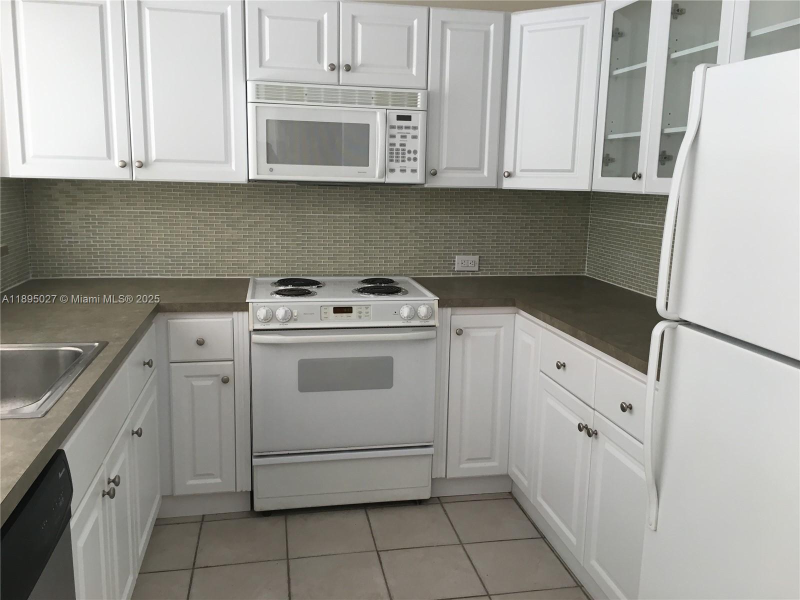 VILLAGE OF KINGS CREEK CO - Residential Lease