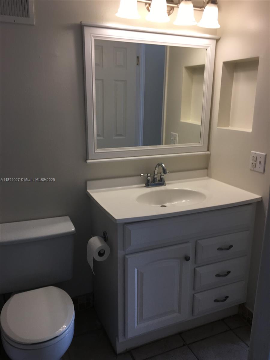 VILLAGE OF KINGS CREEK CO - Residential Lease