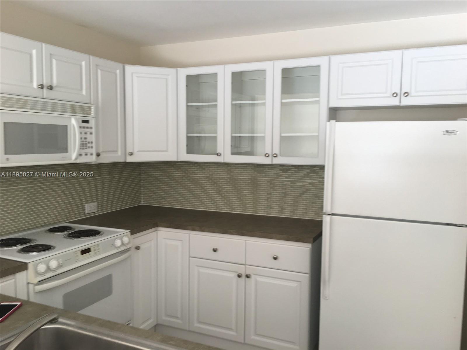 VILLAGE OF KINGS CREEK CO - Residential Lease