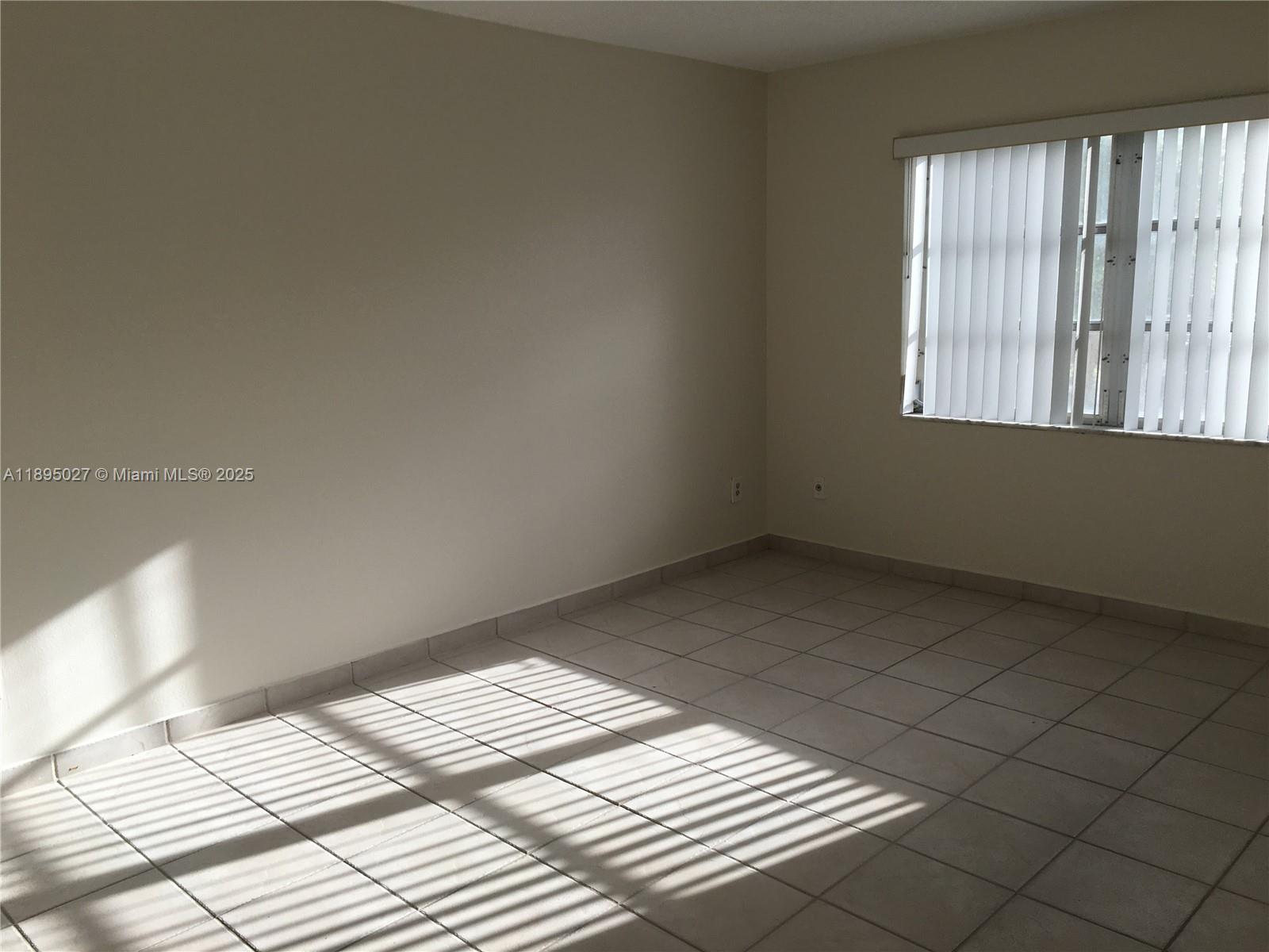 VILLAGE OF KINGS CREEK CO - Residential Lease