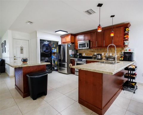 Single Family Residence in Miami FL 18366 138th Ct 6.jpg