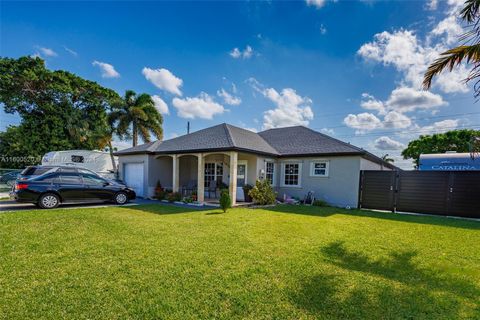 Single Family Residence in Miami FL 18366 138th Ct 1.jpg