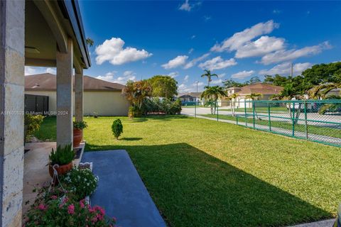 Single Family Residence in Miami FL 18366 138th Ct 2.jpg