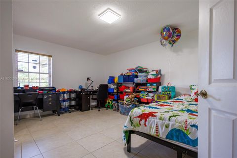 Single Family Residence in Miami FL 18366 138th Ct 11.jpg