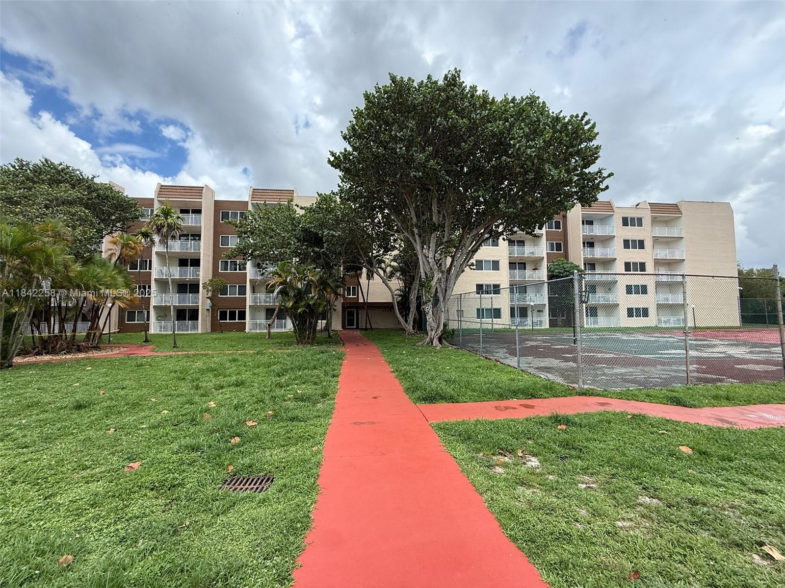 6930 Miami Gardens Dr 1-217A