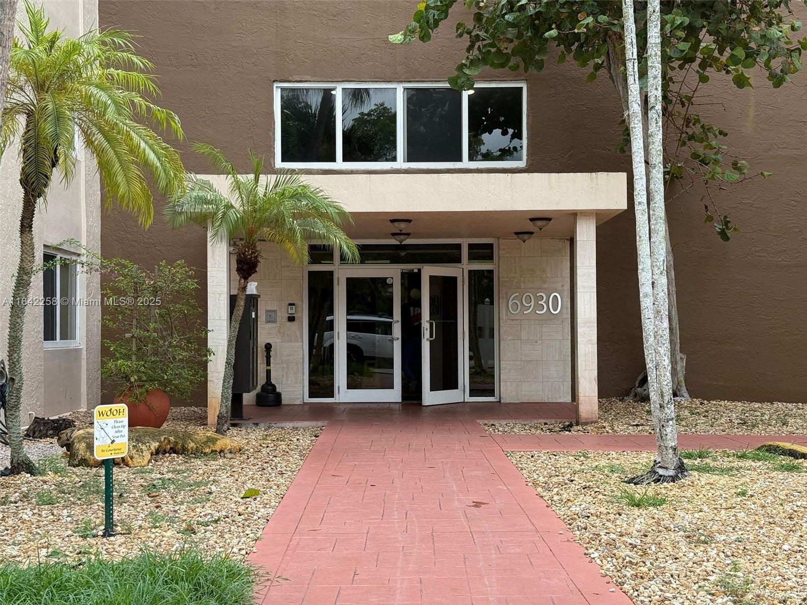 6930 Miami Gardens Dr 1-217A