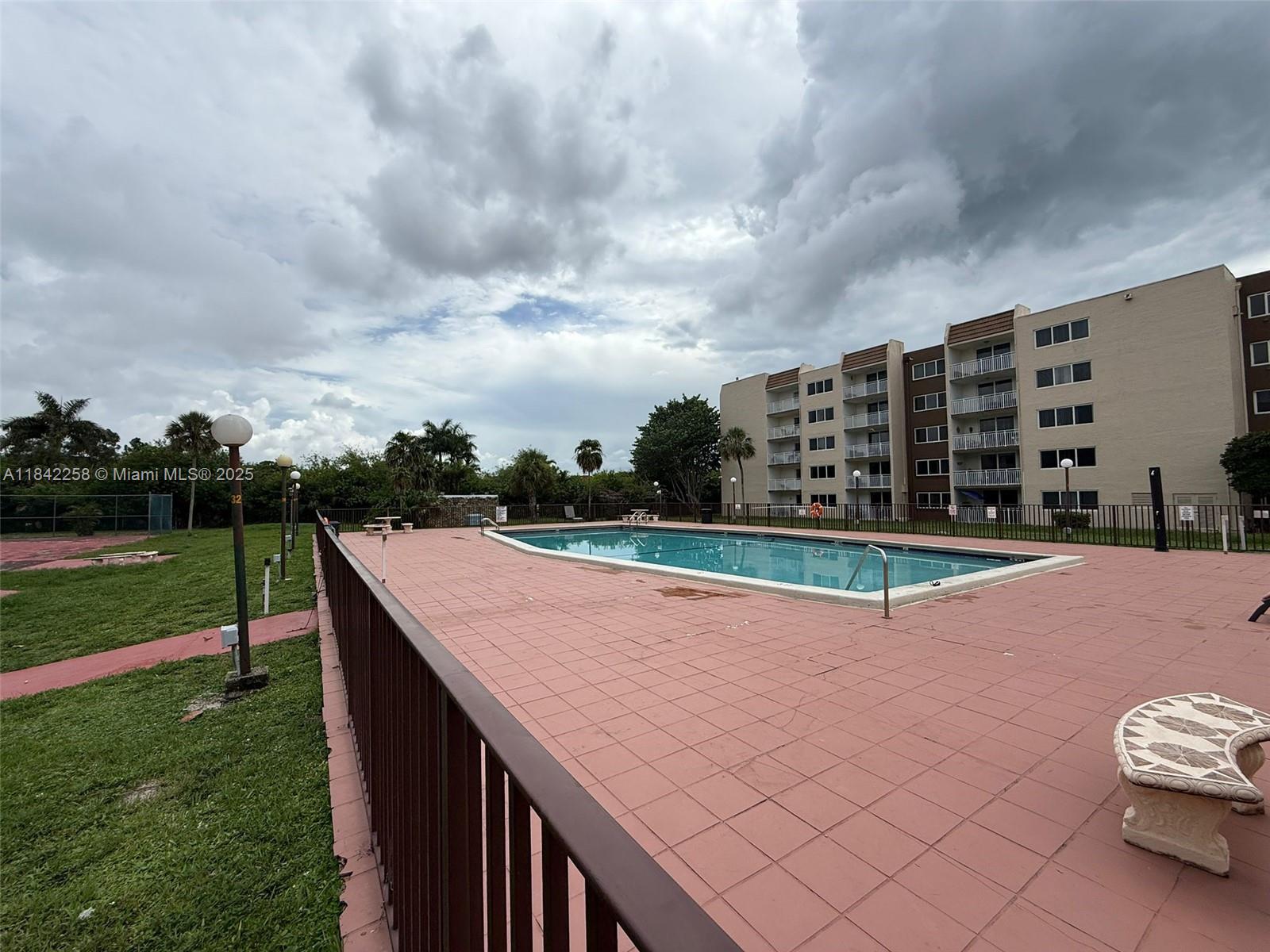 6930 Miami Gardens Dr 1-217A