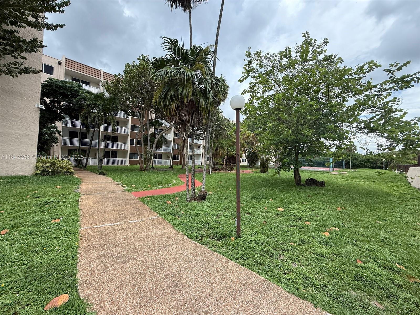 6930 Miami Gardens Dr 1-217A