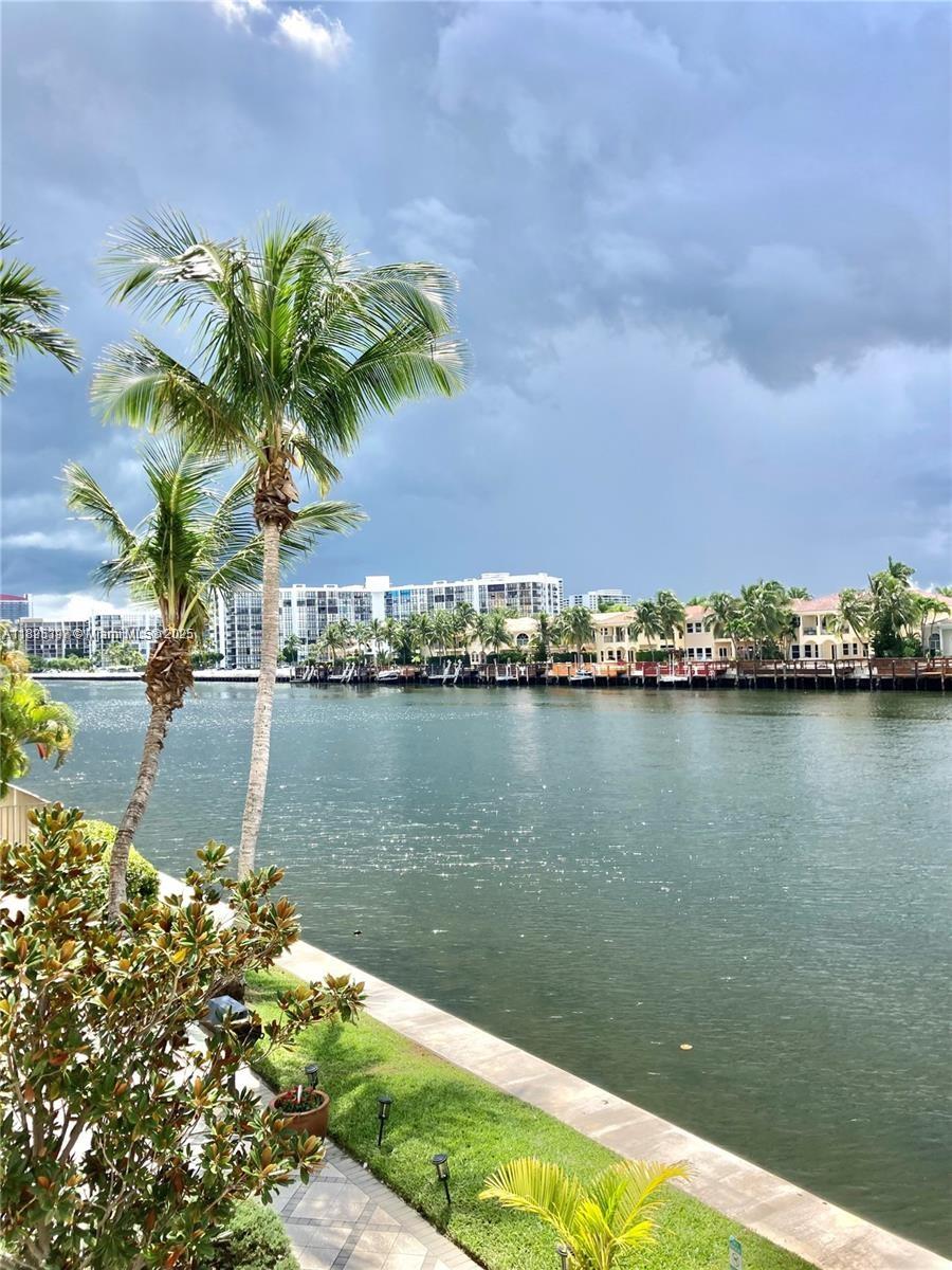 WATERWAY @ HOLLYWOOD BEAC - Residential Lease