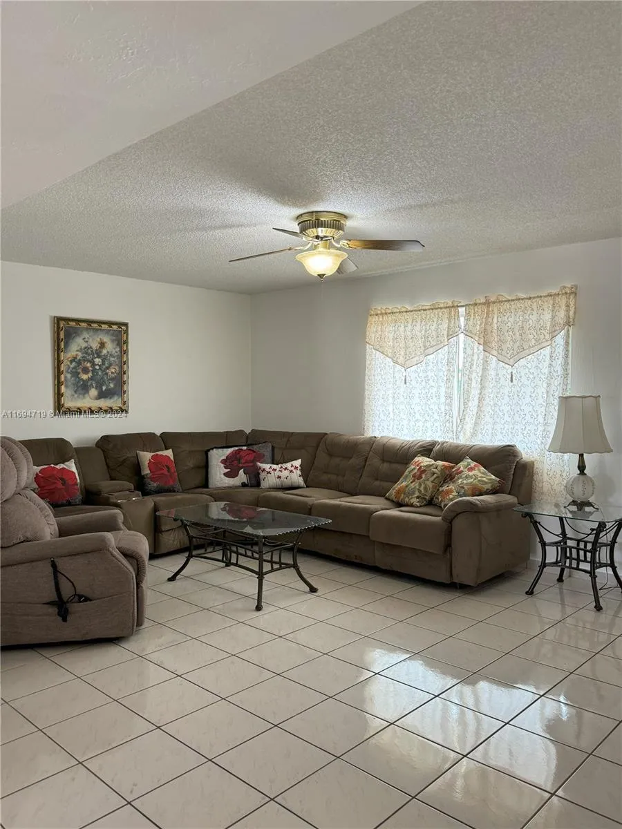 Miami, Florida 33173, United States, 1 Bedroom Bedrooms, ,2 BathroomsBathrooms,Residential,Pending,32398