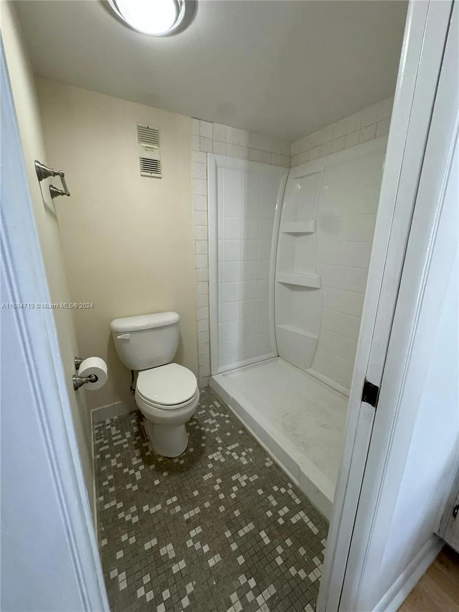 Miami, Florida 33173, United States, 1 Bedroom Bedrooms, ,2 BathroomsBathrooms,Residential,Pending,32398