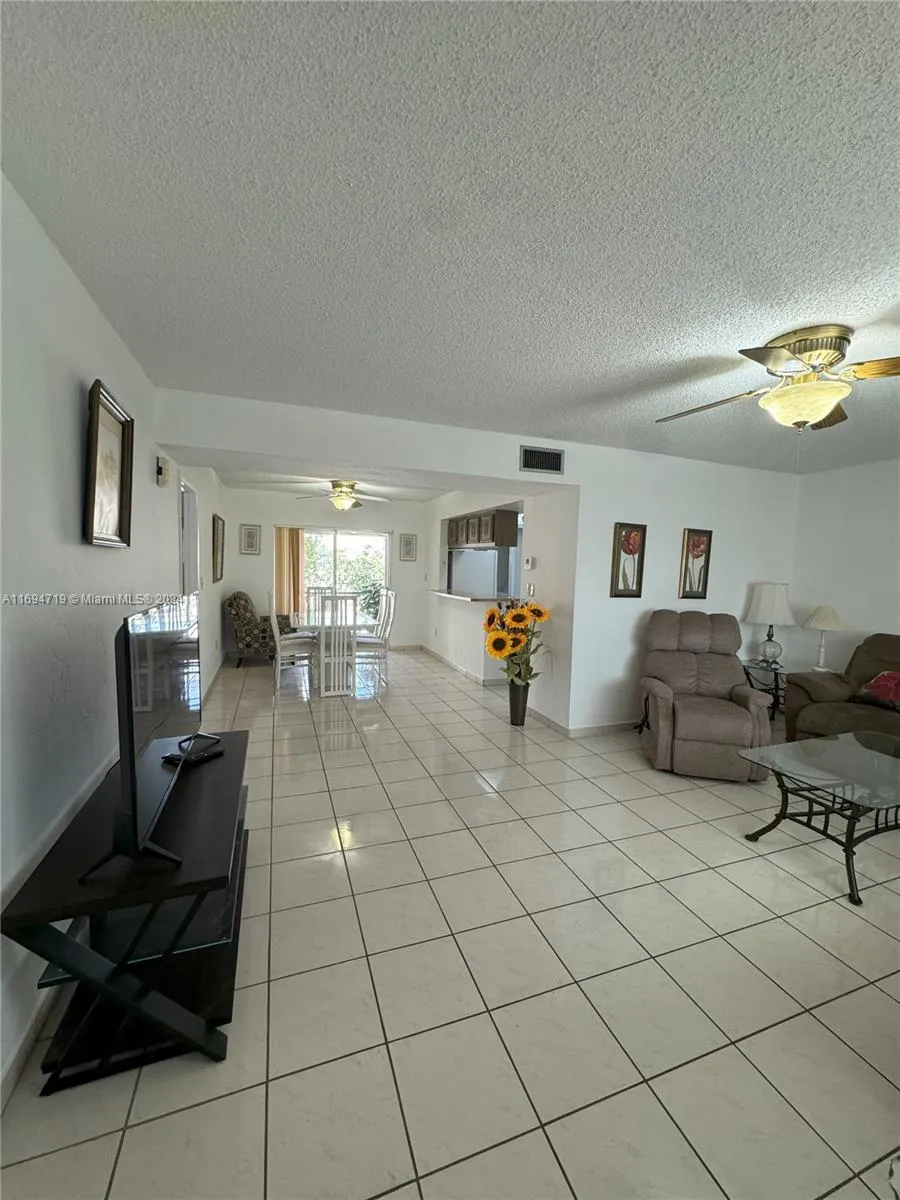 Miami, Florida 33173, United States, 1 Bedroom Bedrooms, ,2 BathroomsBathrooms,Residential,Pending,32398