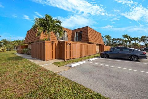 3900 County Line Rd 10C Tequesta FL 33469
