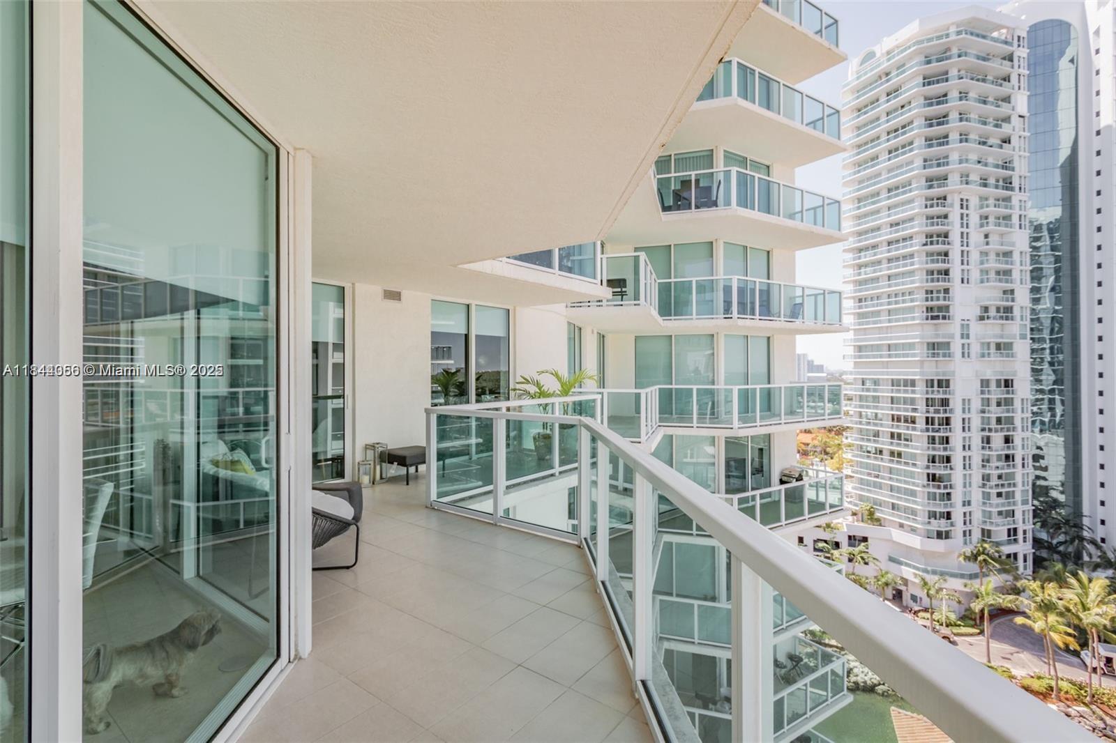 ST TROPEZ ON THE BAY III - Residential