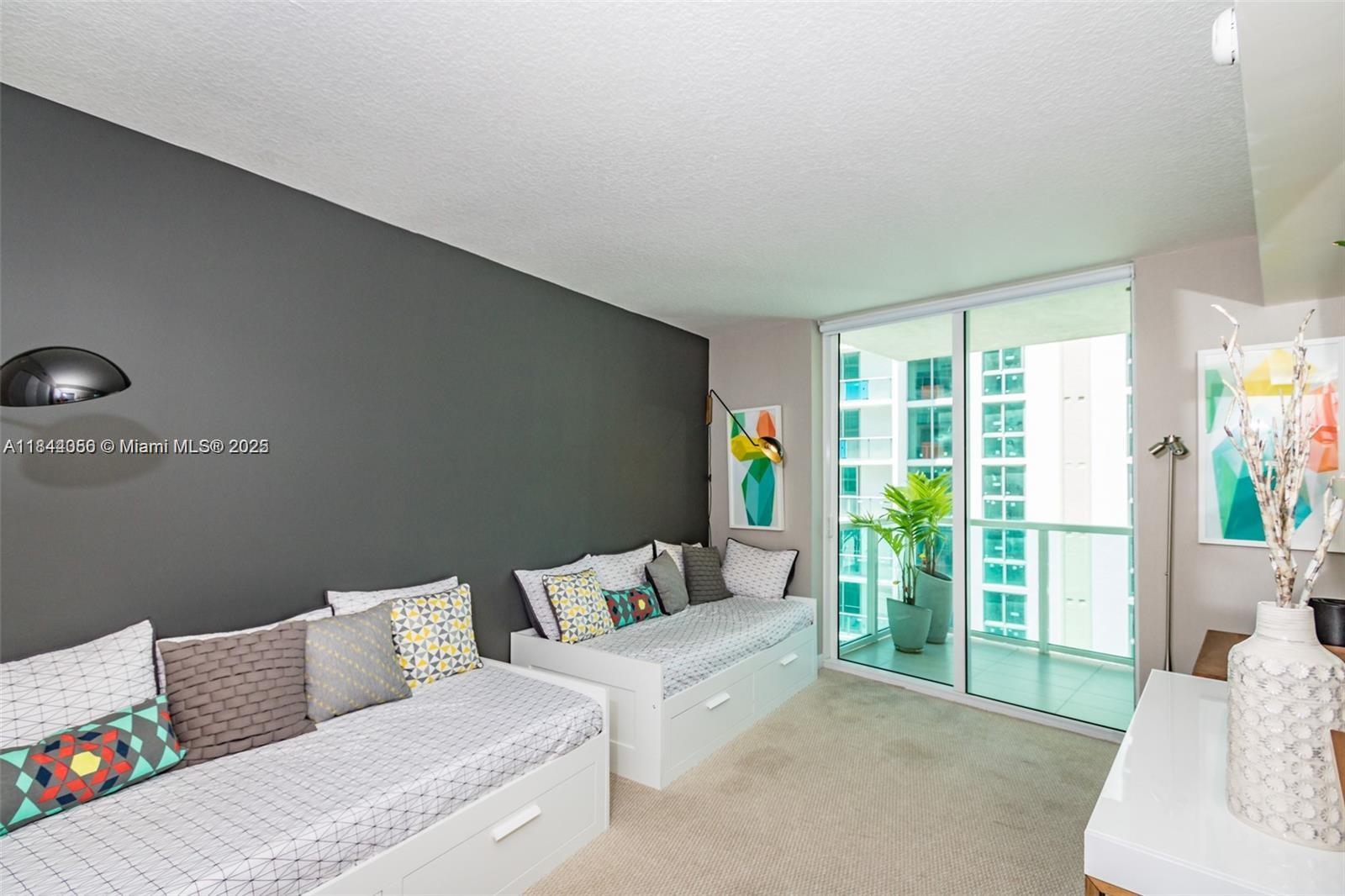 ST TROPEZ ON THE BAY III - Residential