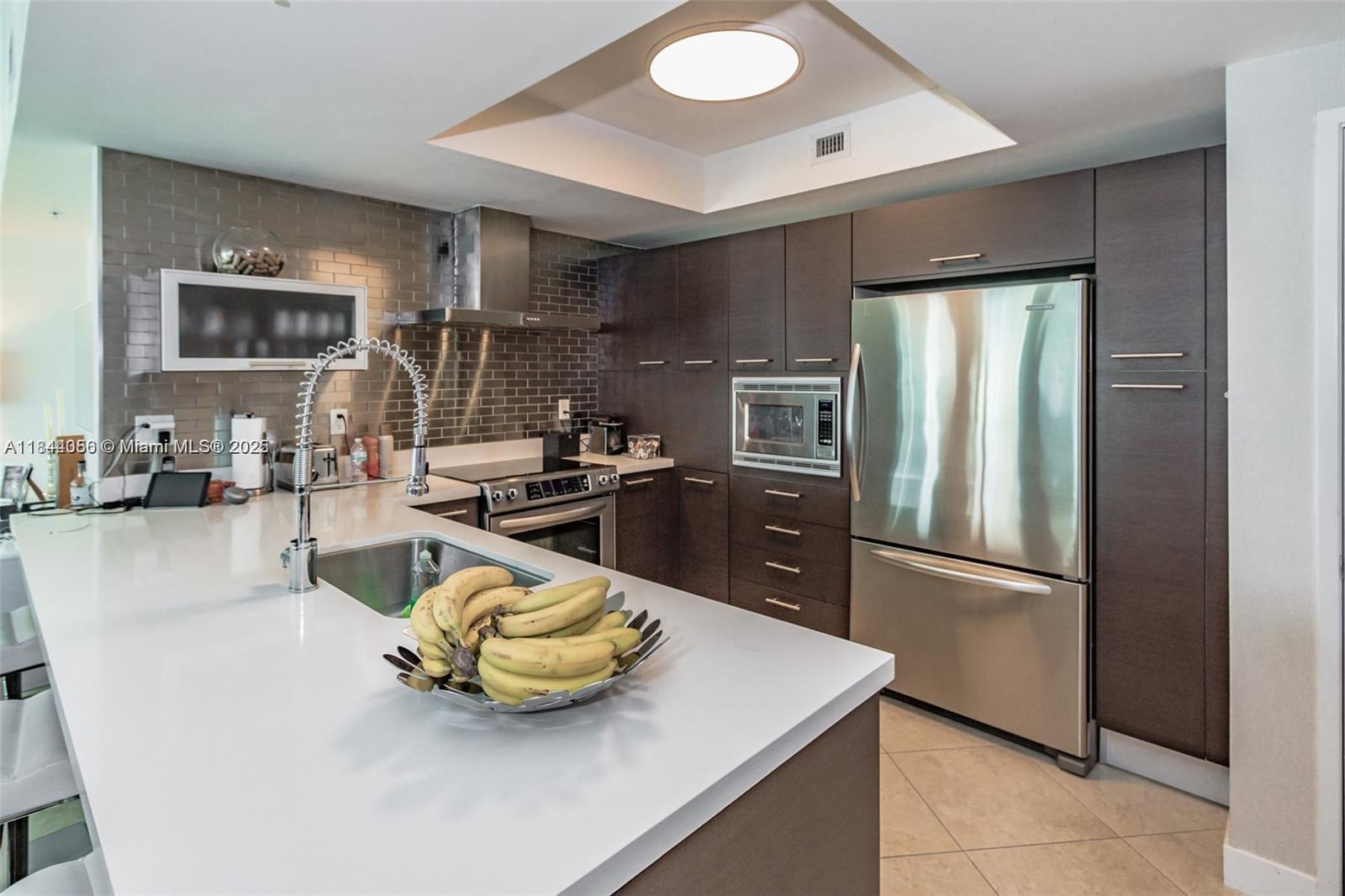 ST TROPEZ ON THE BAY III - Residential