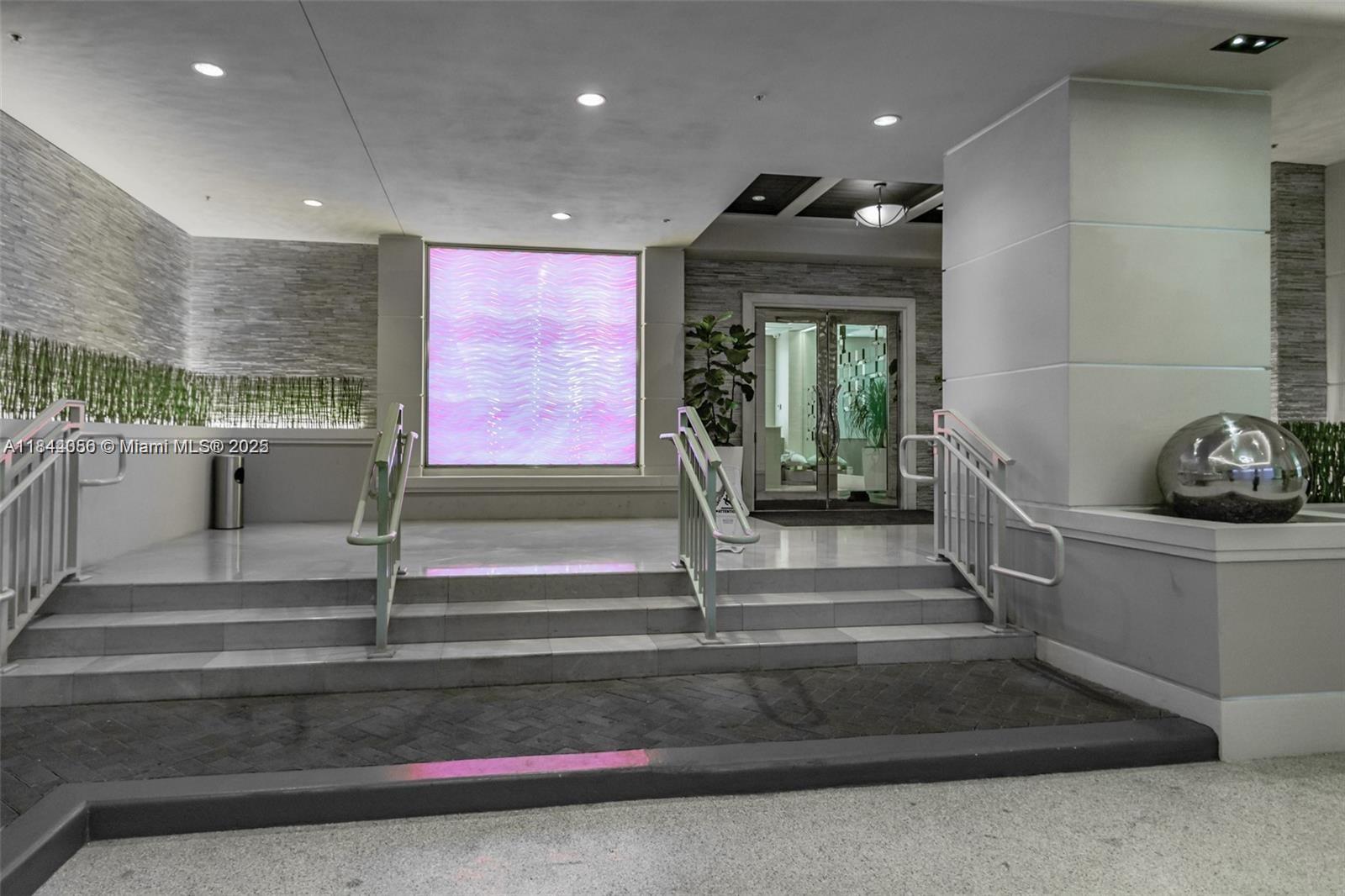 ST TROPEZ ON THE BAY III - Residential