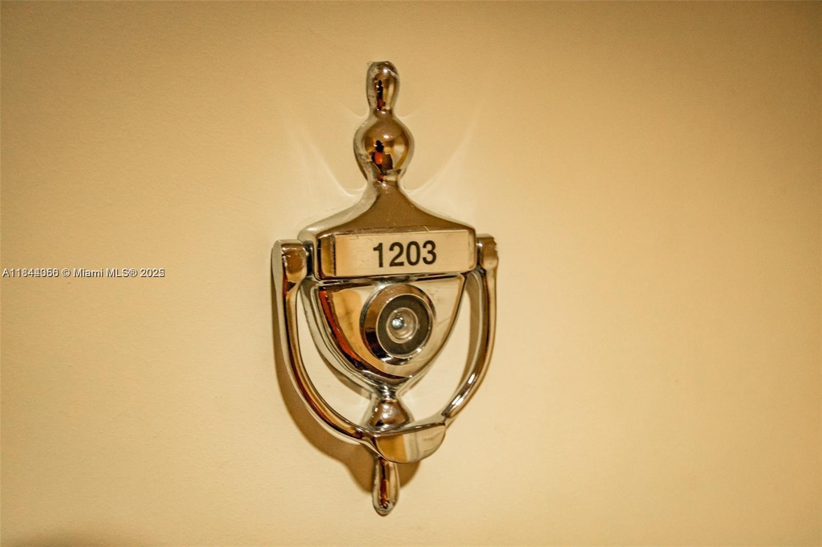 ST TROPEZ ON THE BAY III - Residential