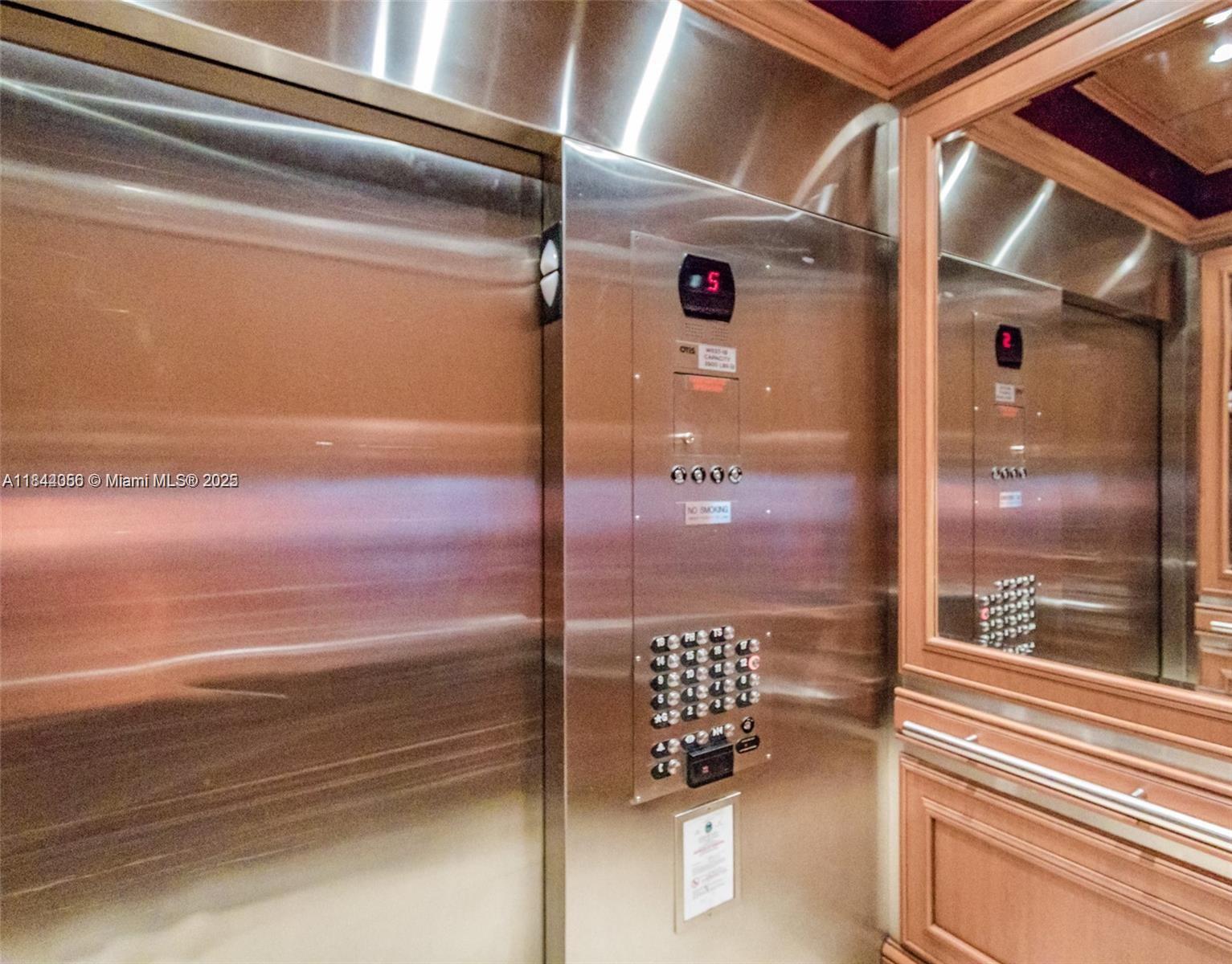 ST TROPEZ ON THE BAY III - Residential