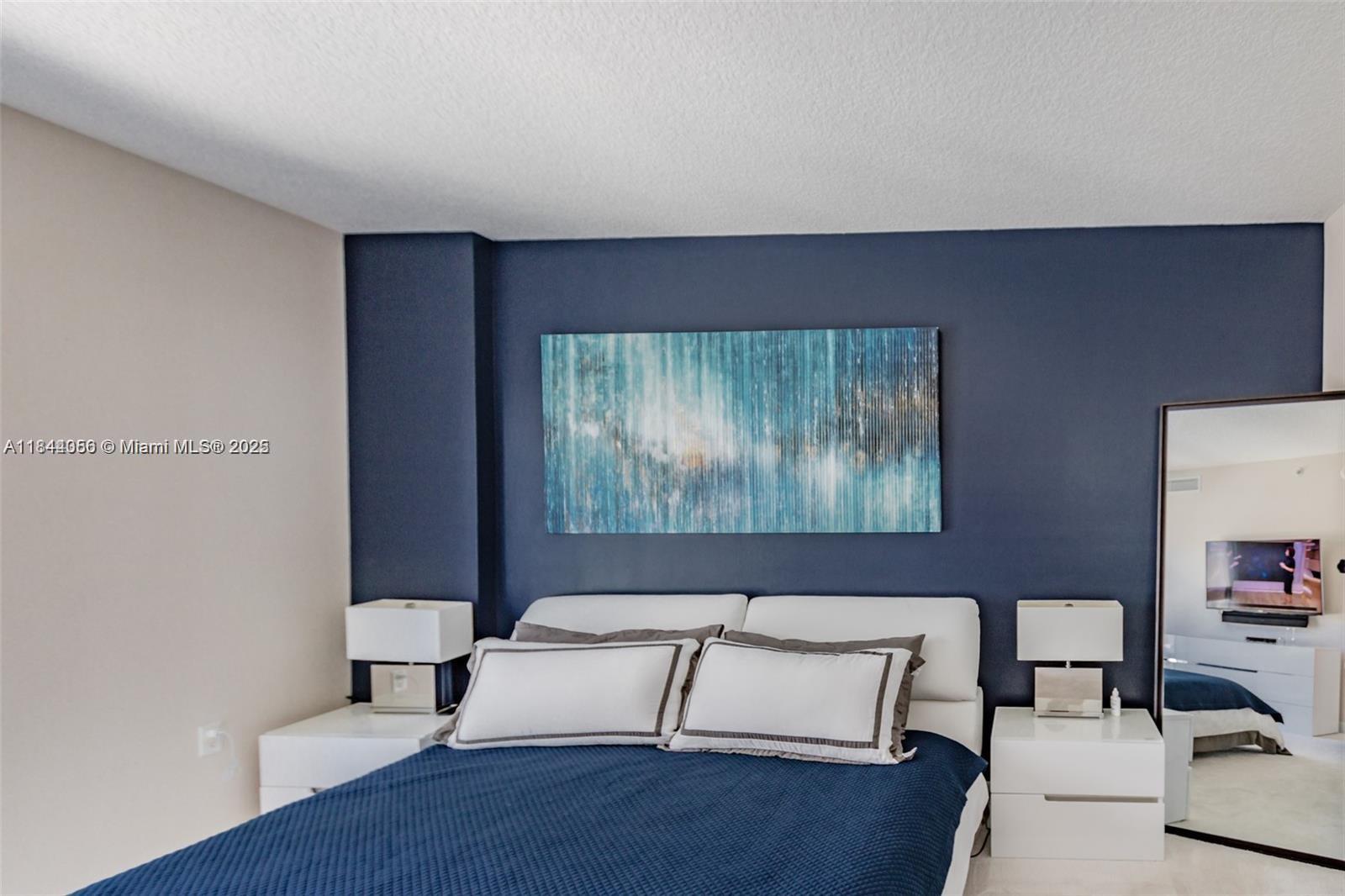 ST TROPEZ ON THE BAY III - Residential