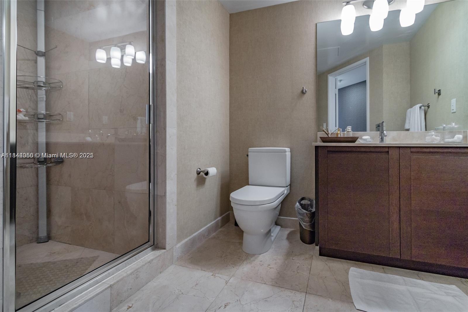 ST TROPEZ ON THE BAY III - Residential