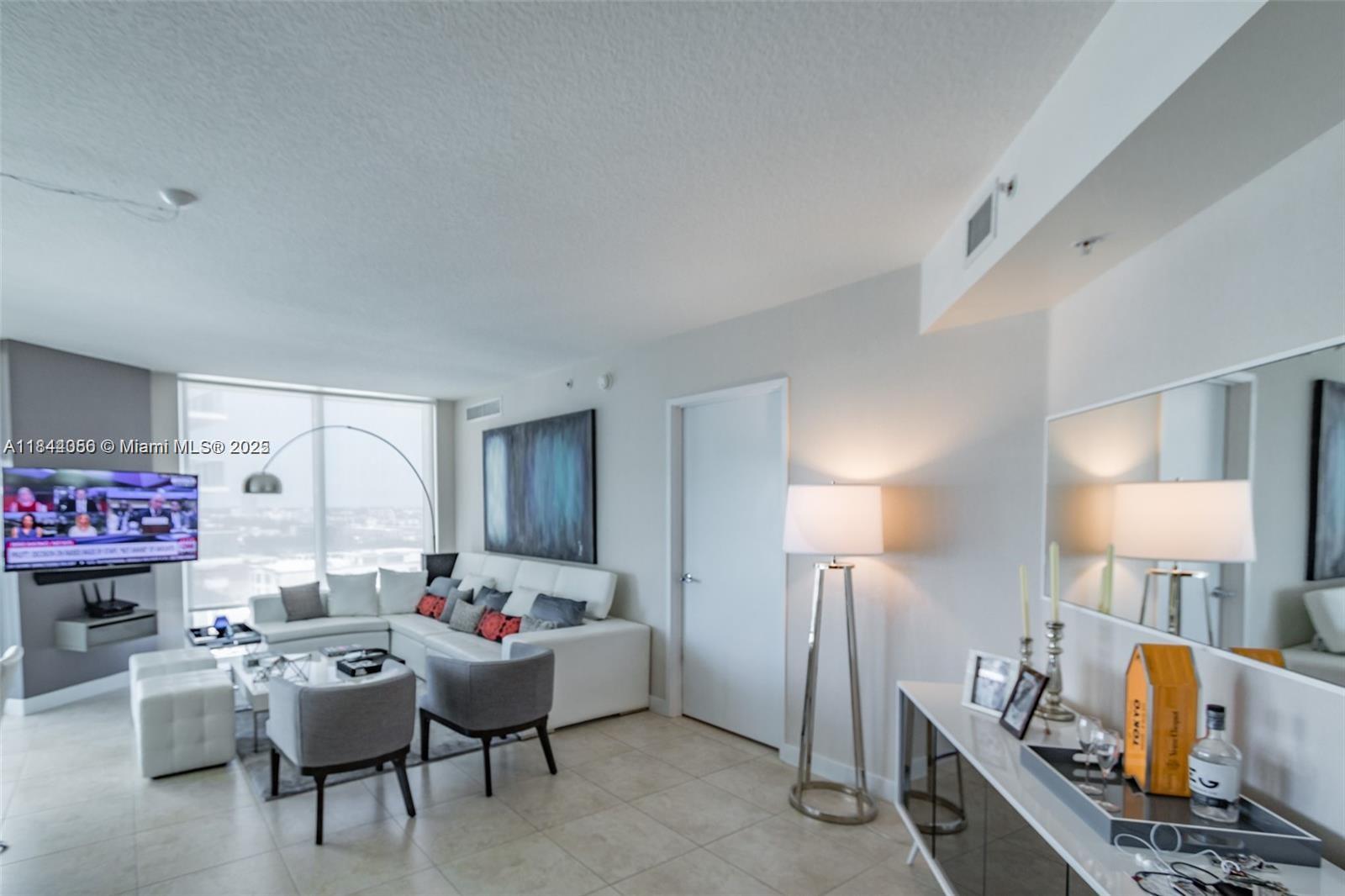 ST TROPEZ ON THE BAY III - Residential