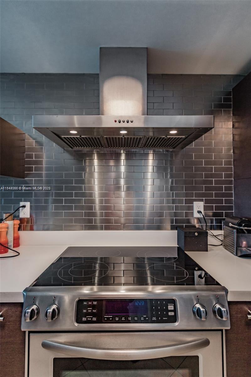 ST TROPEZ ON THE BAY III - Residential