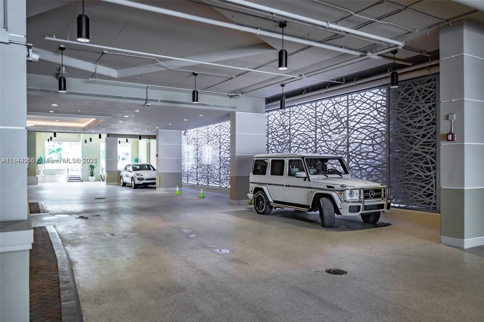 ST TROPEZ ON THE BAY III - Residential