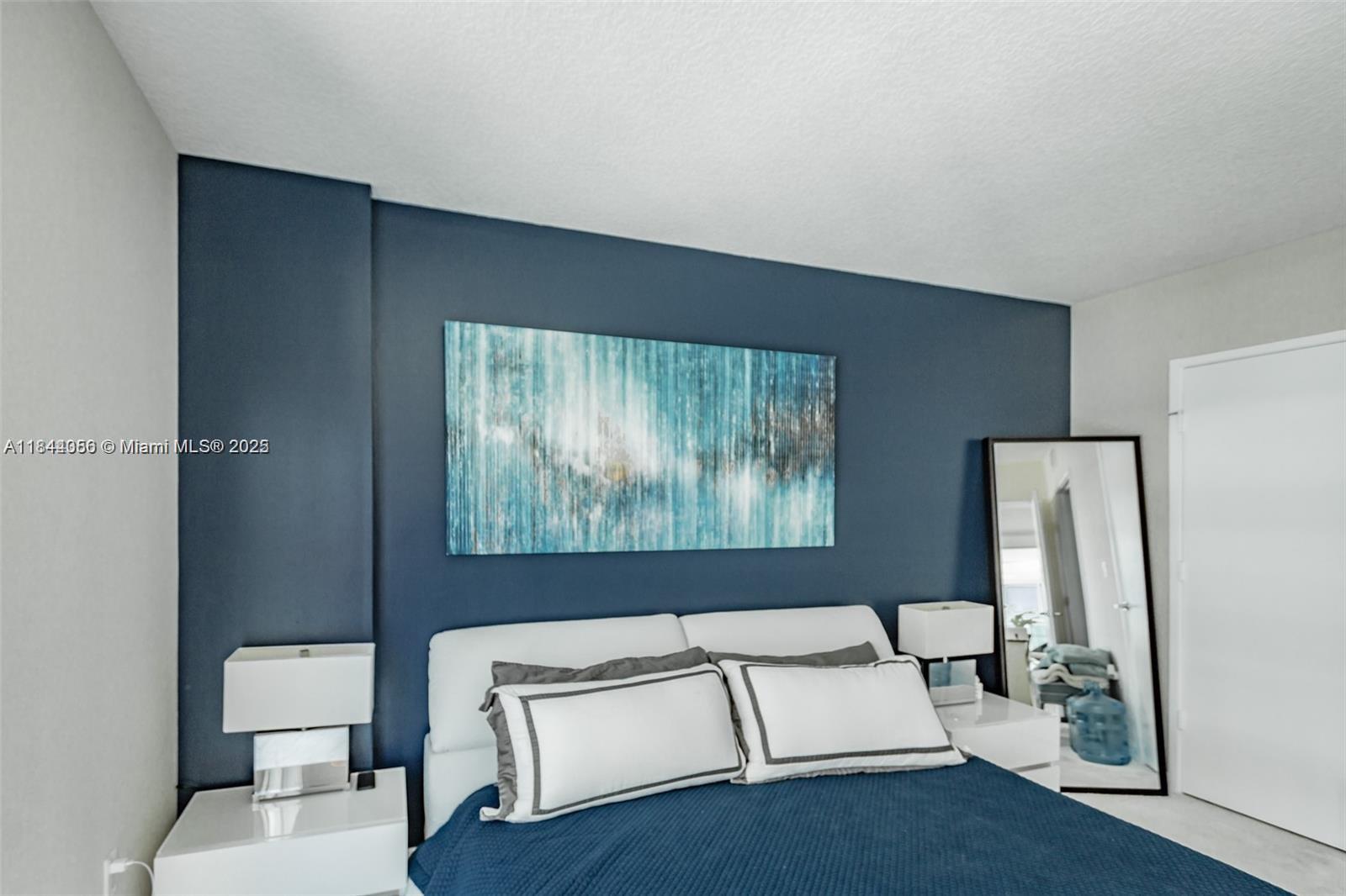 ST TROPEZ ON THE BAY III - Residential